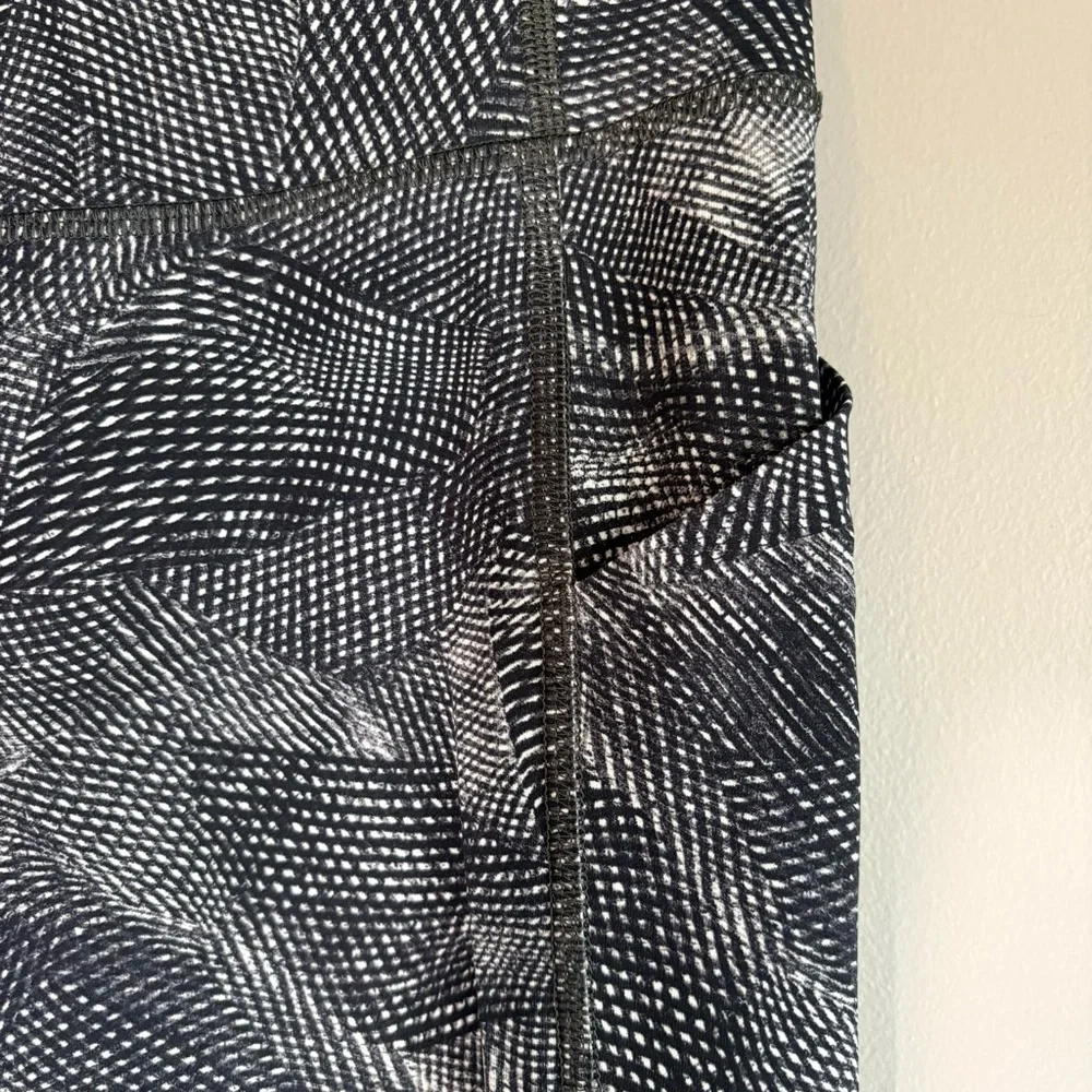 Lululemon Wunder Under Crop 8 Full On Luxtreme Black White Camo Yoga Pant - Picture 5 of 13